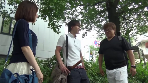 站立 · 中景 · 公园 · 大笑 · 伞柄 · 白裙子 · 偶遇 · 户外搭讪