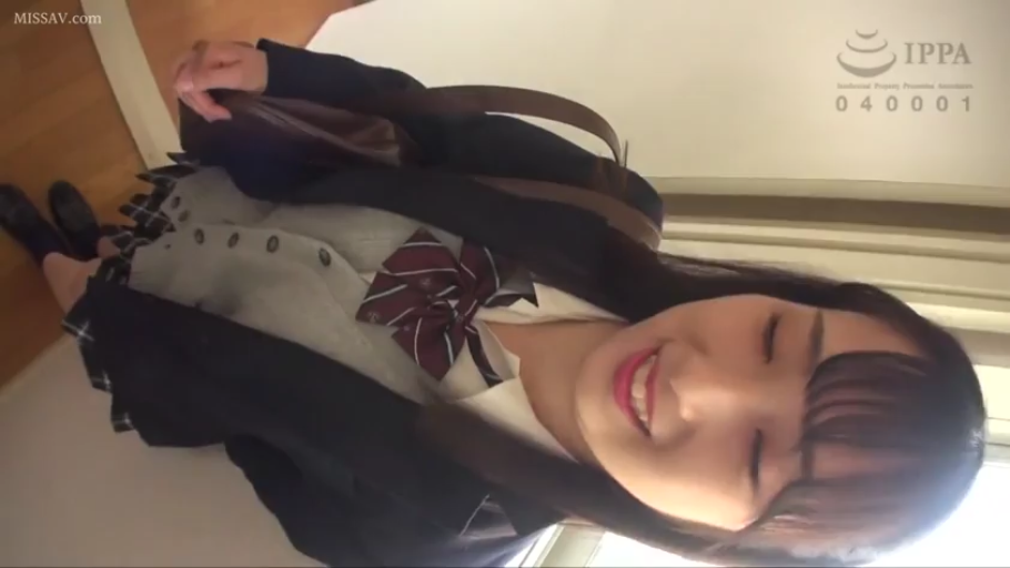 室内 · 面部 · 站立 · 微笑 · 第一人称视角 · 对视 · JK制服 · 书包