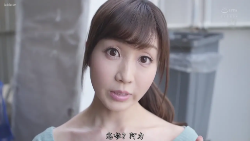 脸部特写 · 交流 · 户外 · 长发 · 惊讶 · 正面 · 浅蓝色上衣