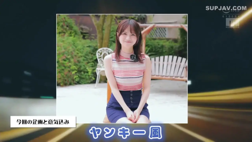 Sitting Posture · Medium shot · staged photo · Smile · Casual wear · Outdoor · Uncensored · 领夹麦