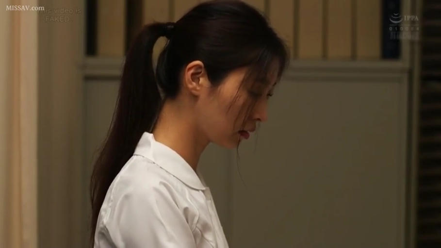 室内 · 诱惑 · 下半身 · 抚摸私处 · 红色比基尼 · 真人 · 蹲姿开腿