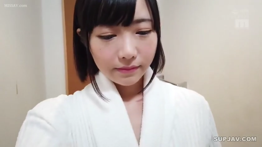 坐姿 · 卧室 · 半身特写 · 注视 · 诱惑 · 白色连衣裙 · 床头 · 半露乳