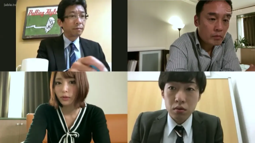 室內 · 坐姿 · 嚴肅 · 面部 · 毛衣 · 分屏 · 视频通话 · 辦公用品