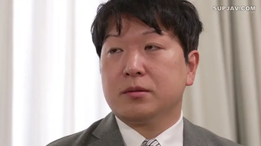 室內 · 脸部 · 呆滞 · 凝视 · 西裝 · 正面 · 大叔