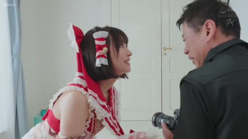 全身 · 站立 · 微笑 · Cosplay · 模特拍摄 · 摄影棚 · 幕后 · 单反相机