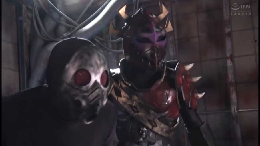 站立 · 中景 · 观察 · 面具 · 废弃工厂 · 无法辨认 · 特摄皮套 · 邪恶反派