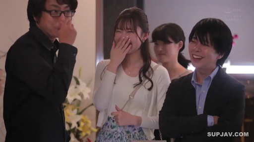 会話 · 站立 · 微笑 · カジュアルウェア · 多人 · 宴会厅 · 人物中景 · 花卉