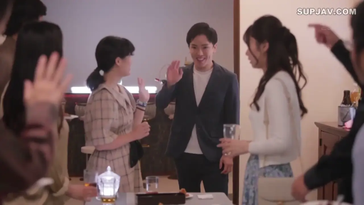 餐厅 · 站立 · 中景 · 休闲服