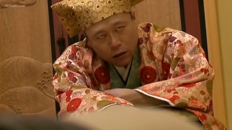 卧室 · 销魂 · 马赛克 · 性行为 · 面部特写 · 跨坐 · 床头柜 · 红色内衣套装