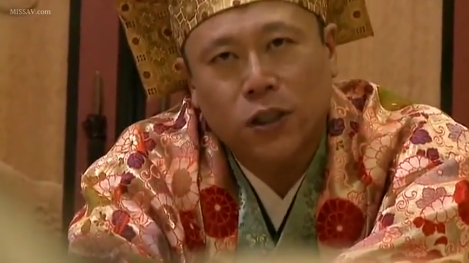 跪坐 · 和室 · 休闲装 · 远景 · 庄重 · 遗像 · 黑人 · 祭拜