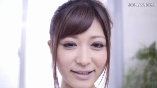 室内 · 顔 · 微笑 · 常服 · 注视镜头 · 正面 · アジア人女性