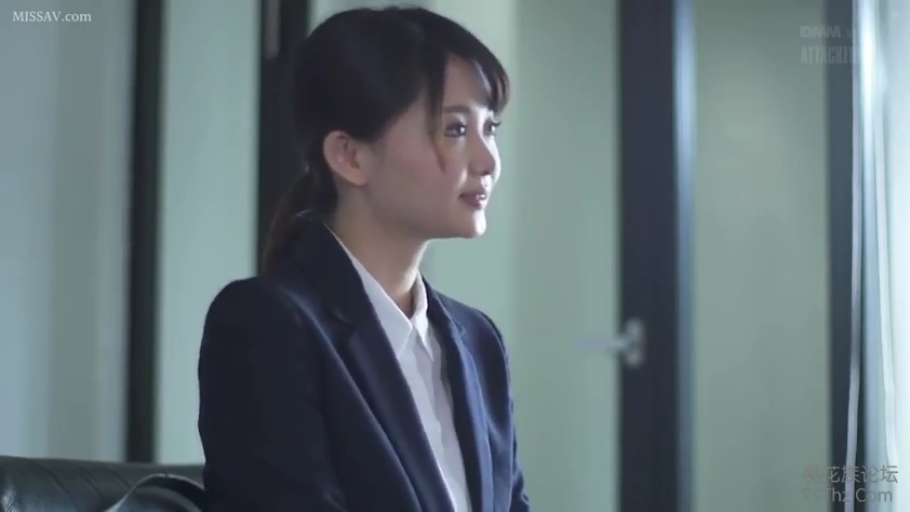 坐姿 · 办公室 · 半身 · 职业装 · 交流 · 温柔 · 亚洲女性