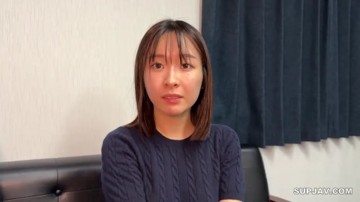 Indoor · Sitting Posture · 面部特写 · 蓝色针织衫