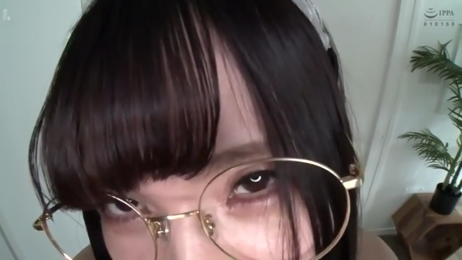 室内 · 俯身 · 眼镜 · 脸部特写 · 第一视角 · 迷离 · 对视 · 露肩