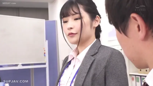 严肃 · 办公室 · 站立 · 半身 · 职业装 · 注视 · 职场 · 白板