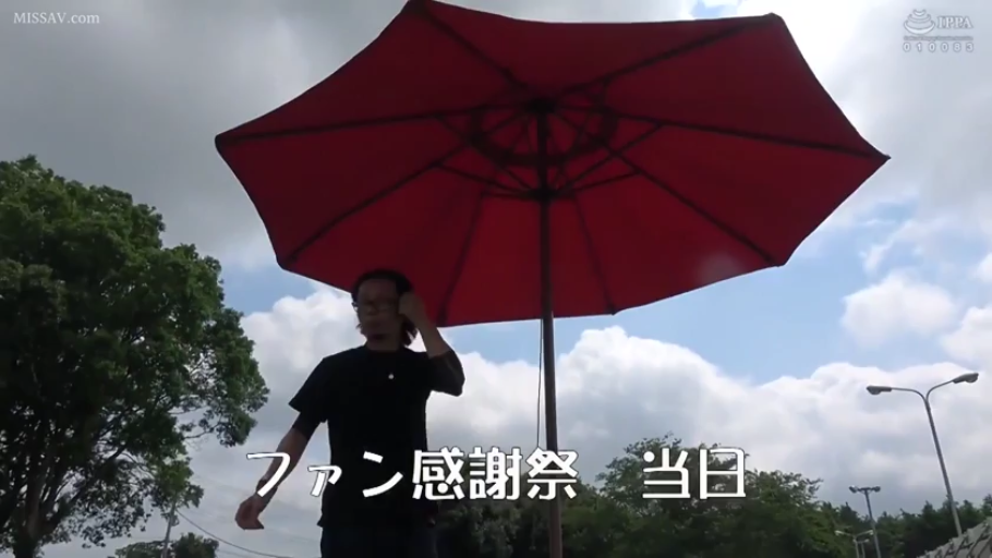 Stand · Outdoor · 黑色短袖