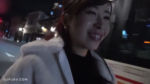 脸部特写 · 仰卧 · 裸体 · 房间 · 恐惧 · 绑架题材 · 被塞嘴 · 黑色胶带