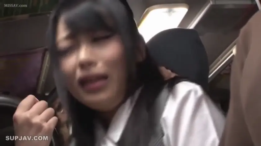 坐姿 · 臉部特寫 · 制服 · 车内