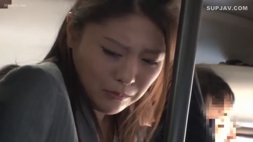 坐姿 · 脸部 · 扶手 · 职业装 · 悲伤 · 交通工具 · 电影截图 · 抽泣