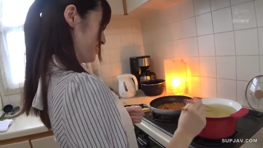 Stand · Kitchen · Side face · Apron