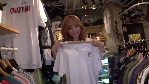 站立 · 微笑 · 半身 · 日常 · 透视衬衫 · 商店 · 衣架 · 购物