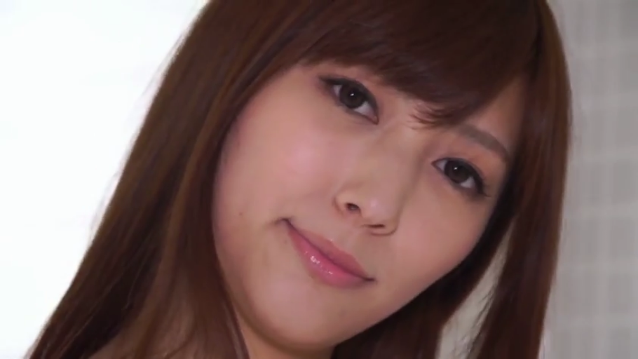 室内 · 脸部特写 · 微笑 · 注视 · 长发 · 歪头 · 未知