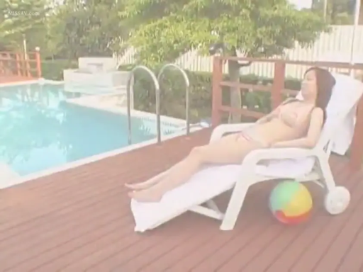 全身 · 比基尼 · 躺姿 · 泳池边