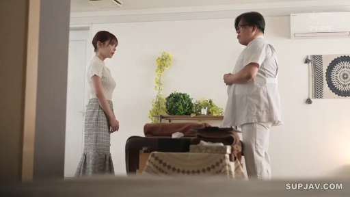 严肃 · 按摩室 · 按摩床 · 站立 · 全景 · 对话 · 针织衫 · 日本AV