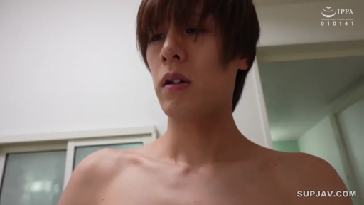 室内 · 站姿 · 面部特写 · 注视 · 微张嘴 · 赤裸上身 · 日本男优