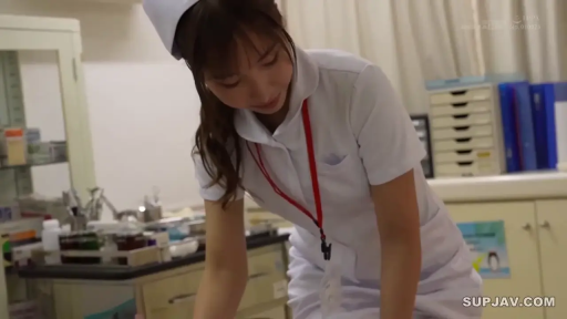 室内 · 绿POLO衫 · 局部特写 · 并排坐姿 · 人妻 · 摸腿 · 结婚戒指