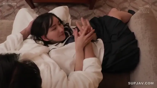 リビング · 手部 · JK制服 · 清纯 · 温柔 · 侧卧 · 靠枕 · 牵手