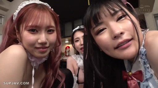 Indoor · 凑近 · Seduction · 面部特写 · Eye contact · Lace hair accessory · 多人 · 蝴蝶结