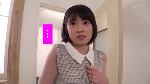 室内 · 站立 · 面部特写 · 凝视 · 短发 · 惊讶 · 肩包 · 无袖格纹连衣裙