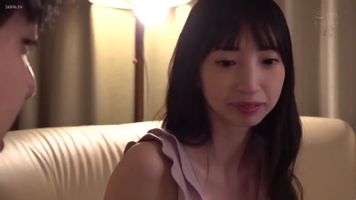 室内 · 座り姿勢 · デスクライト · 特写 · 对视 · 期待 · 长发 · フリルブラウス