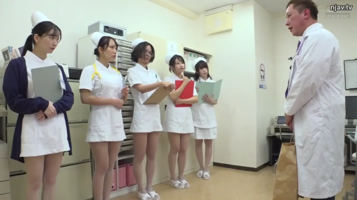 严肃 · 医院 · 护士服 · 角色扮演 · 站立 · 全景 · 文件夹 · 汇报