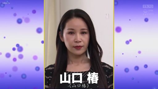 室内 · 字幕 · 面部特写 · 注视 · 庄重 · 女优介绍 · 印花连衣裙 · 正位