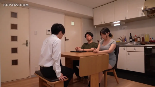 Serious · 全景 · 餐桌 · Kitchen · 谈话 · Indoor scene · 围坐 · Business Formal Wear