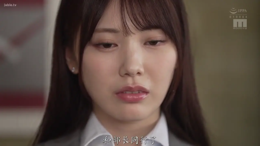 室内 · 忧郁 · 脸部特写 · 职业装 · 凝视 · 正面