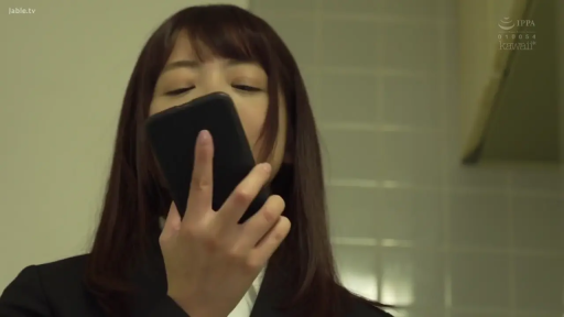 脸部特写 · 浴室 · 站姿 · 自然 · 职业装 · 看手机 · 手机 · 日本AV