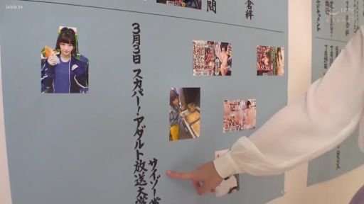 Indoor · Mosaic · Smile · Necklace · Nude · 私处 · Sit with legs spread · 拍摄姿势