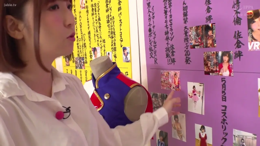 坐姿 · 裸体 · 摄影棚 · 束缚 · 无表情 · 封面 · 性玩具