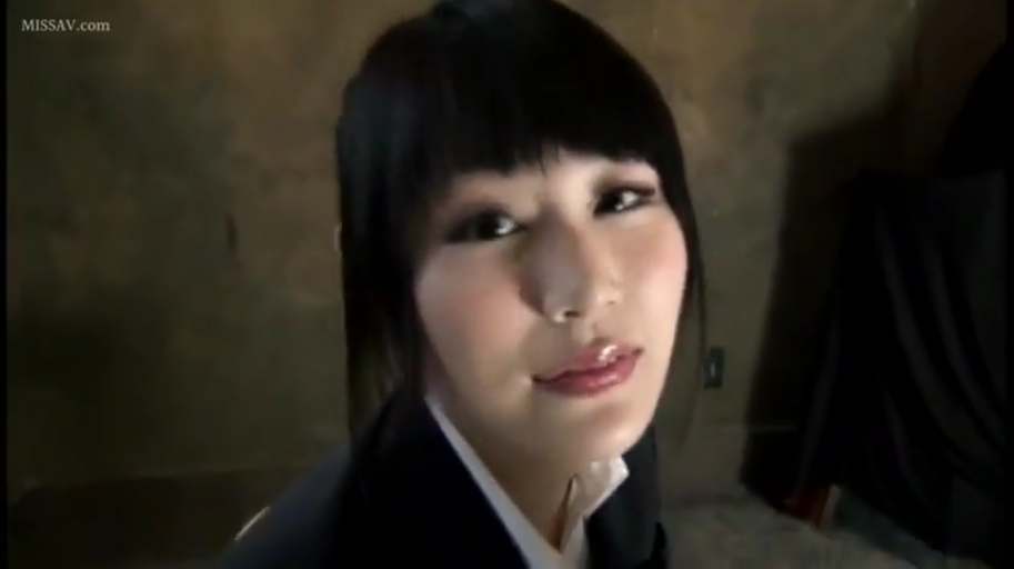 室内 · 脸部特写 · 职业装 · 注视 · 诱惑 · 仰视 · 齐刘海