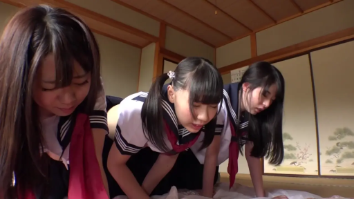 和室 · 中景 · 水手服 · 爬行