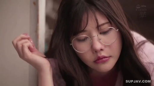 室内 · 脸部特写 · 粉色上衣