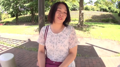 室内 · 面部 · 银色项链 · 沉醉 · 动态模糊 · 侧头 · 奖状
