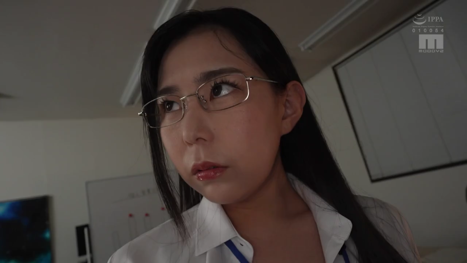 坐姿 · 微笑 · 否 · 厨房 · 聊天 · 家具 · 日常 · 蕾丝上衣