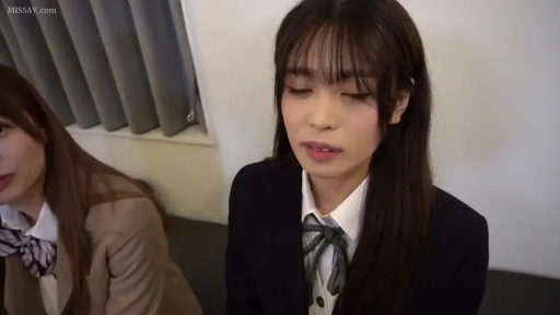 室内 · 坐姿 · 交谈 · 脸部特写 · 迷离 · JK制服 · 长发