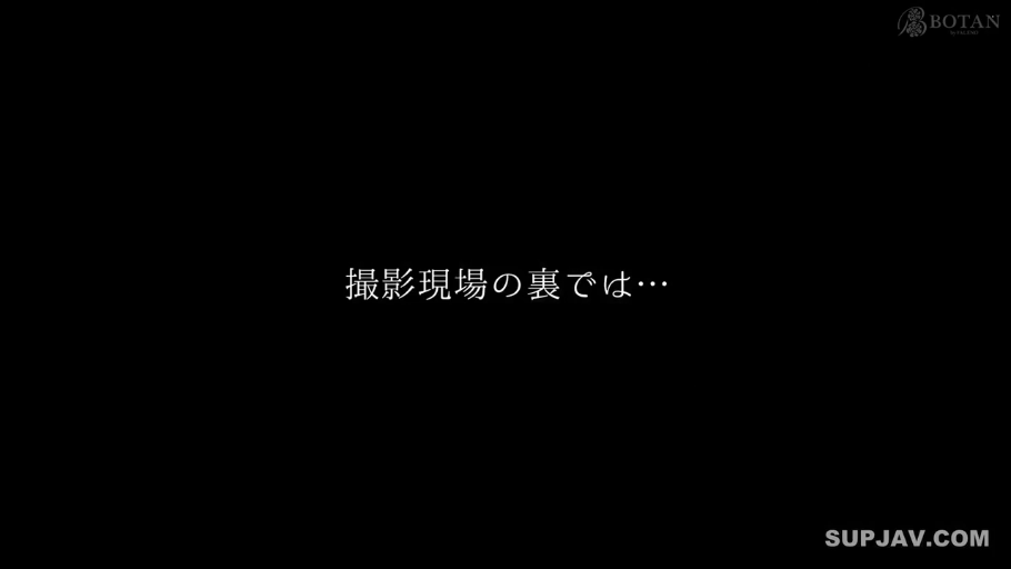 脸部 · 站立 · 白衬衫 · 微笑 · 清纯 · 户外 · 看向镜头