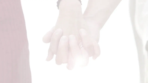 站姿 · 户外 · 戒指 · 高曝光 · 牵手 · 红色连衣裙 · 牵手特写