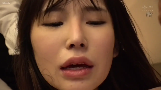 室内 · 脸部特写 · 陶醉 · 白色衬衫 · 仰卧 · 呼吸 · 面部汗水